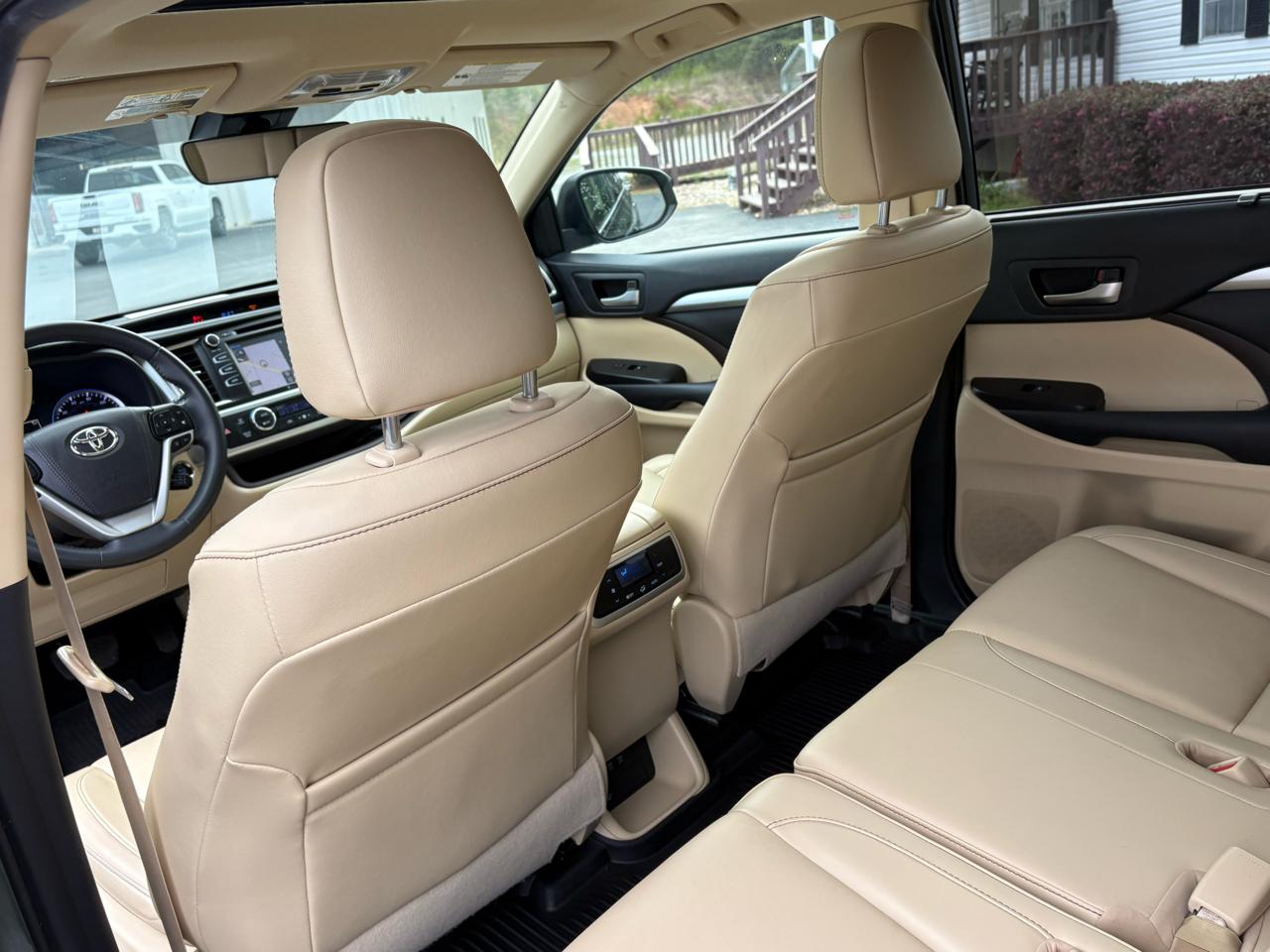 Toyota Highlander XLE FWD V6 2019