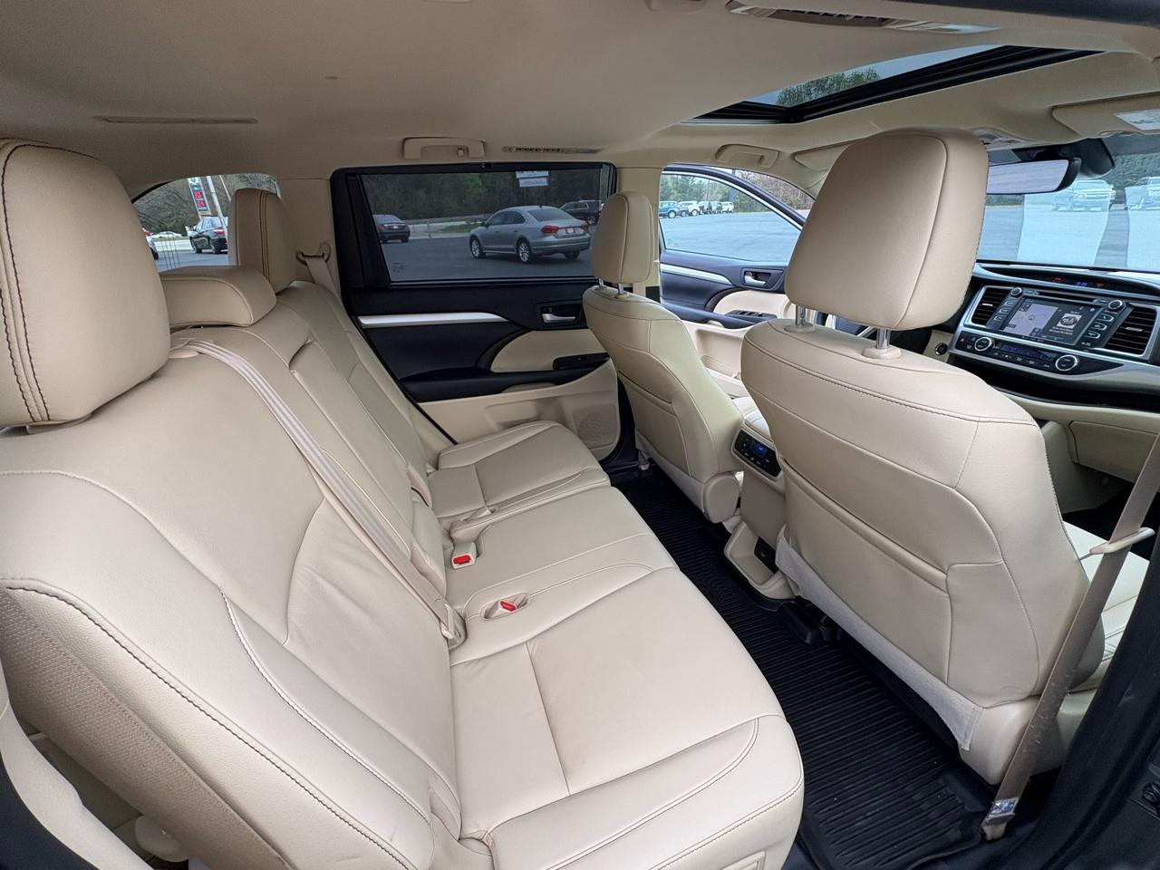 Toyota Highlander XLE FWD V6 2019