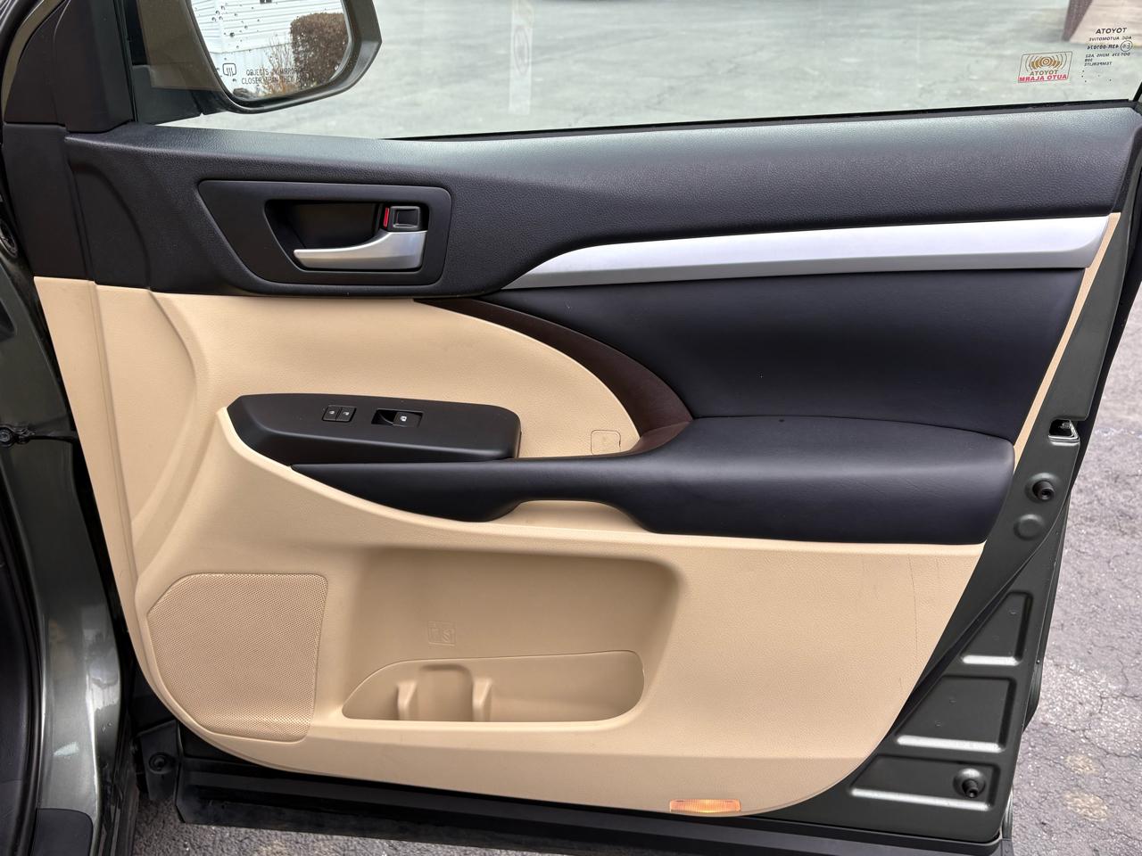 Toyota Highlander XLE FWD V6 2019