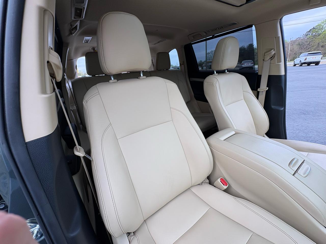 Toyota Highlander XLE FWD V6 2019