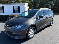 2020 Chrysler Voyager 