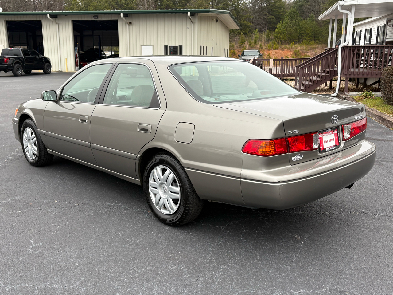 Toyota Camry LE 2000