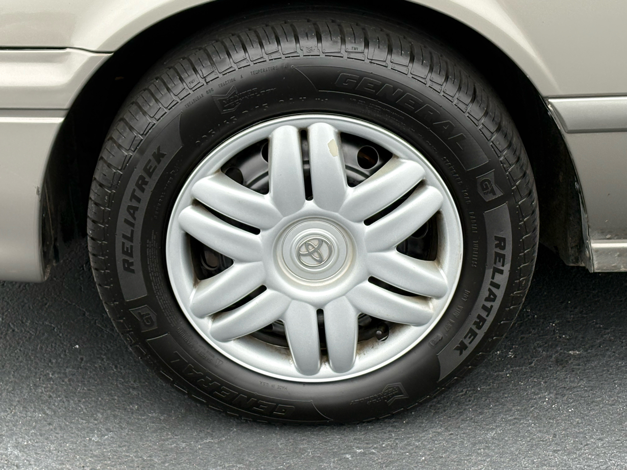 Toyota Camry LE 2000