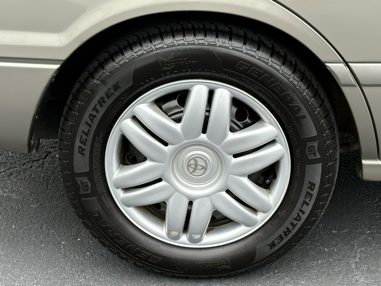 Toyota Camry LE 2000