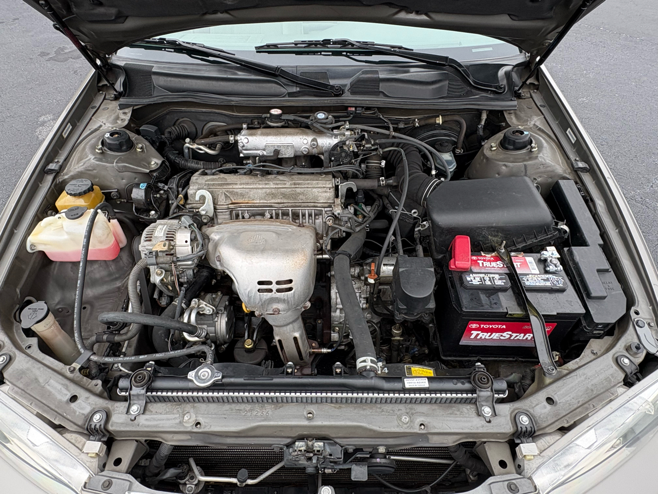 Toyota Camry LE 2000