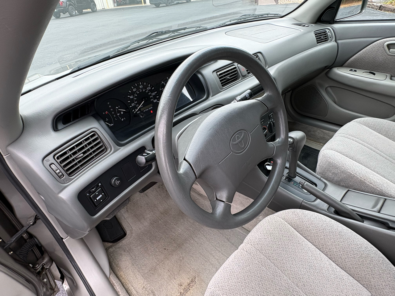 Toyota Camry LE 2000