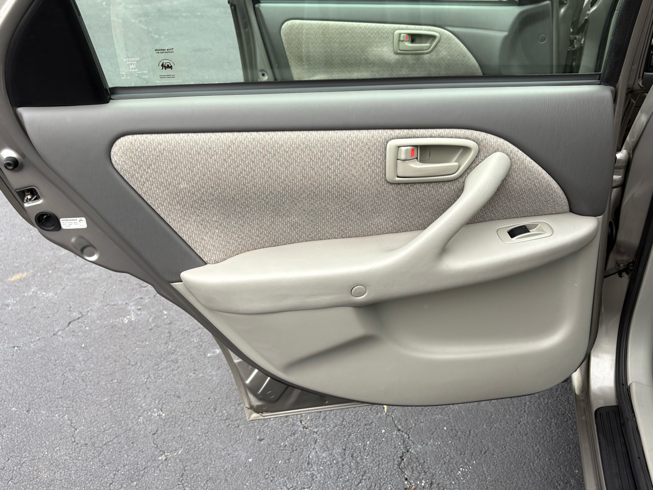 Toyota Camry LE 2000