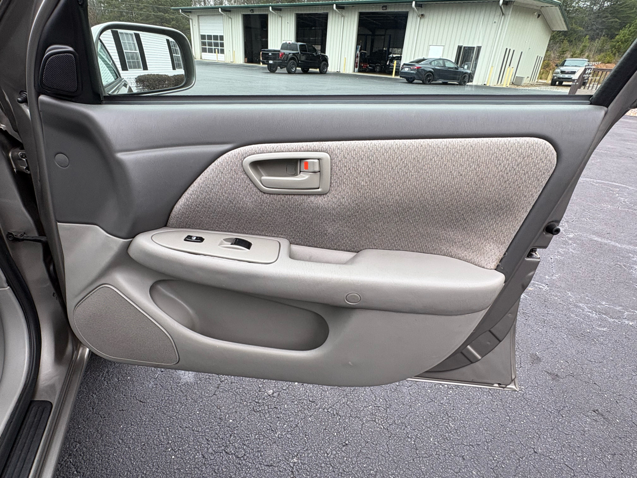 Toyota Camry LE 2000