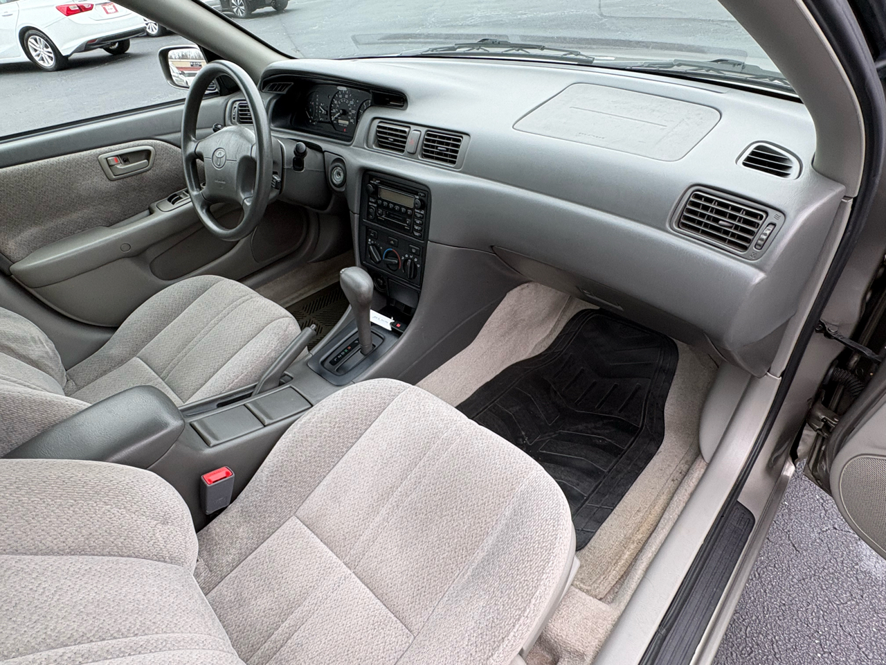 Toyota Camry LE 2000