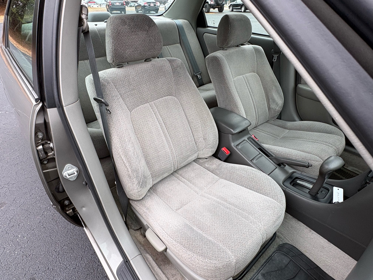 Toyota Camry LE 2000