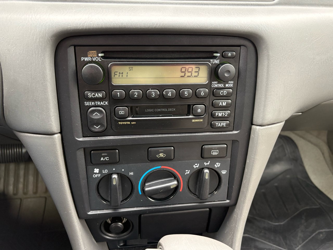 Toyota Camry LE 2000