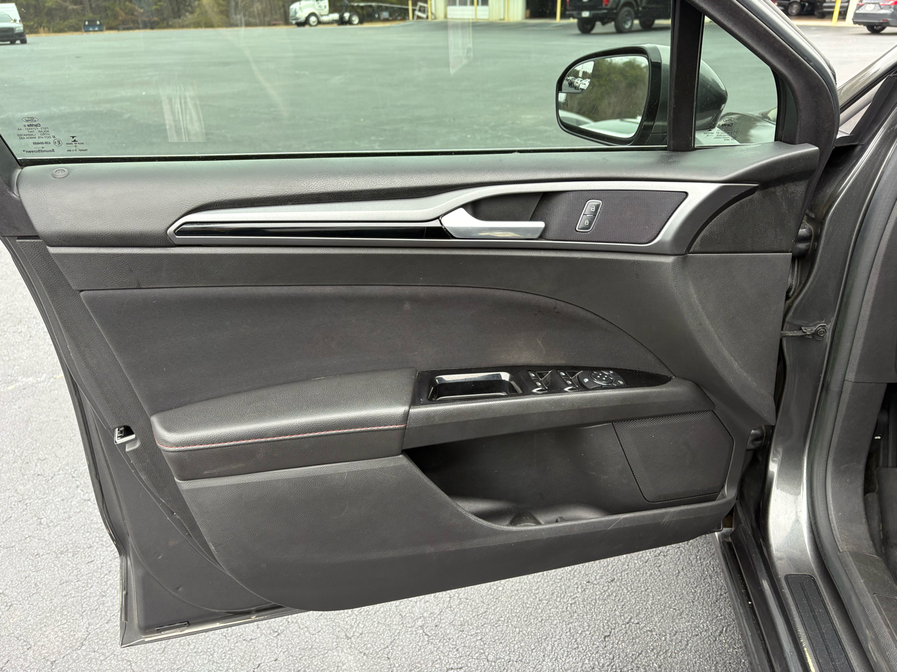 Ford Fusion Hybrid SE 2016