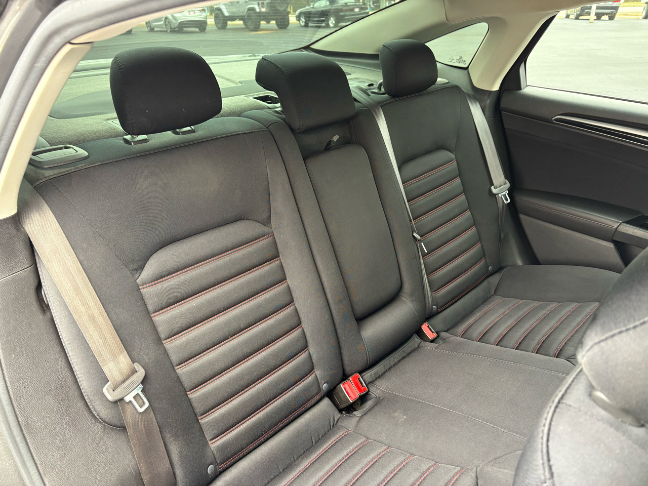 Ford Fusion Hybrid SE 2016