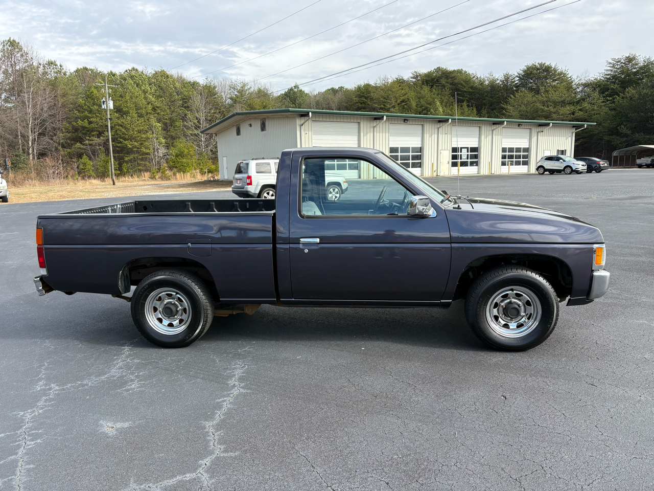 Nissan Pickup Reg. Cab 2WD 1995