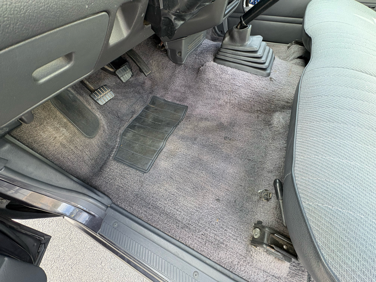 Nissan Pickup Reg. Cab 2WD 1995