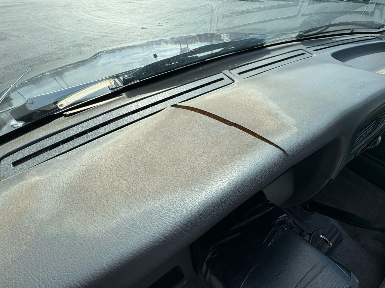 Nissan Pickup Reg. Cab 2WD 1995