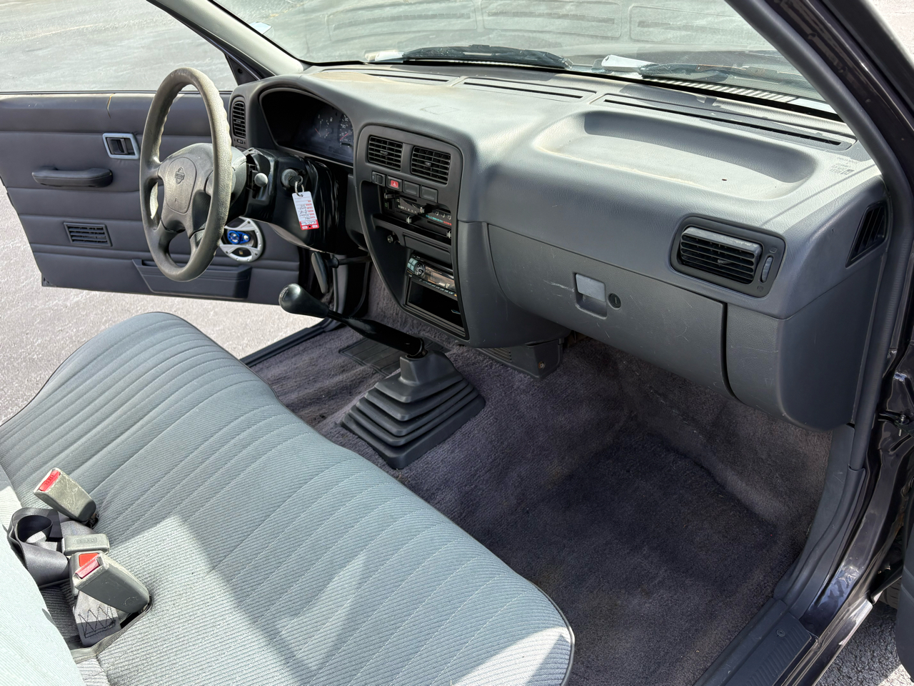 Nissan Pickup Reg. Cab 2WD 1995