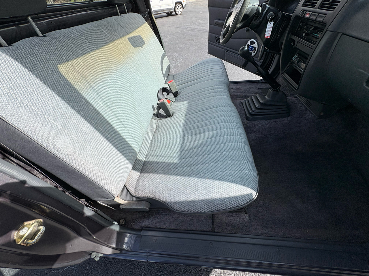 Nissan Pickup Reg. Cab 2WD 1995