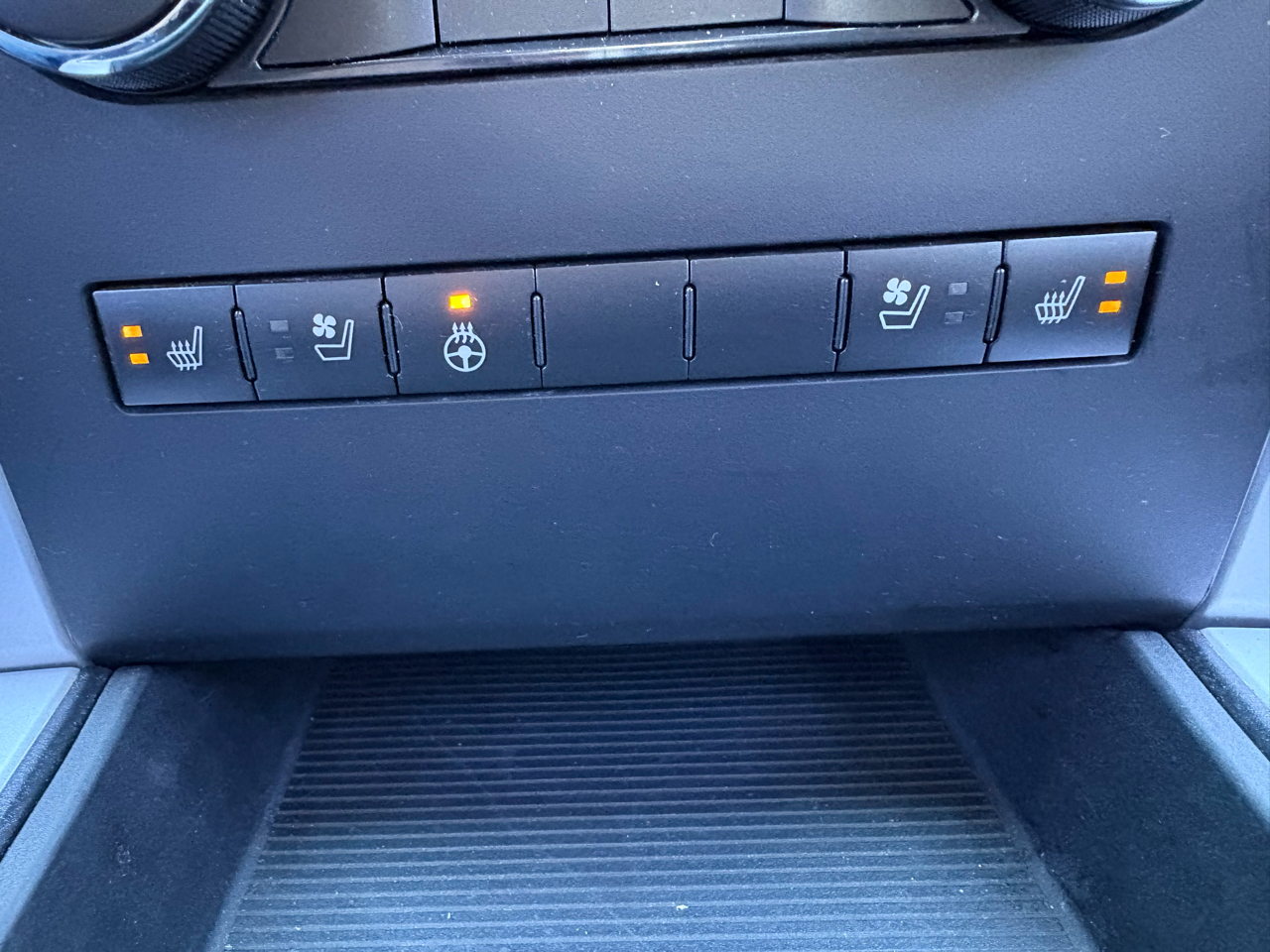 RAM 1500 Sport Crew Cab 4WD 2012