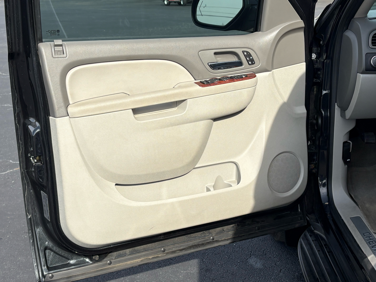 Chevrolet Tahoe LTZ 2WD 2012