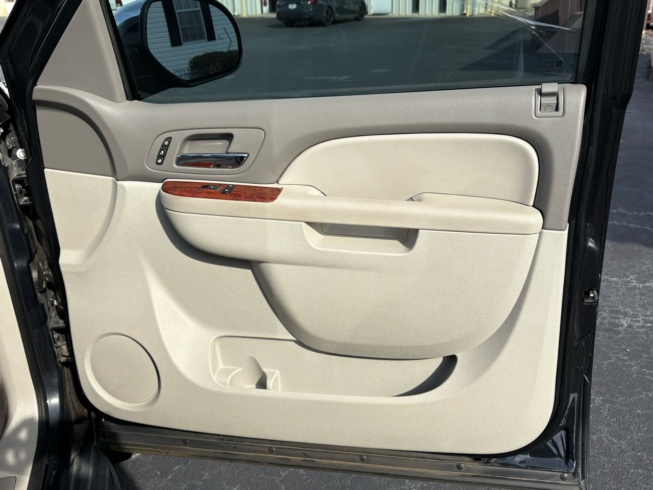 Chevrolet Tahoe LTZ 2WD 2012