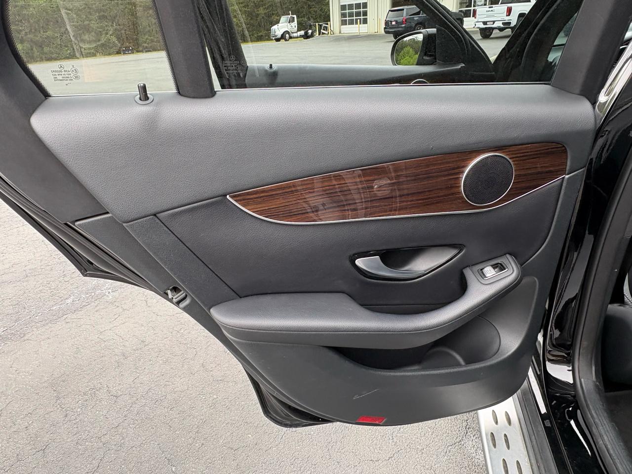 Mercedes-Benz GLC-Class GLC300 4MATIC 2017