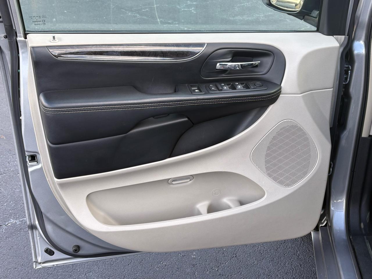 Chrysler Town & Country Touring 2016