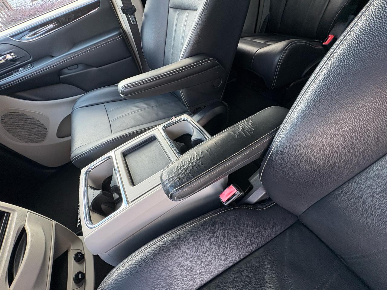 Chrysler Town & Country Touring 2016