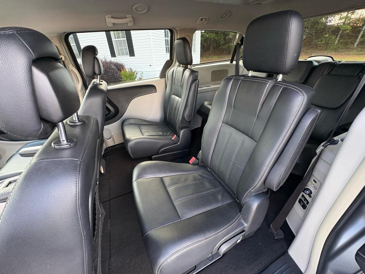 Chrysler Town & Country Touring 2016