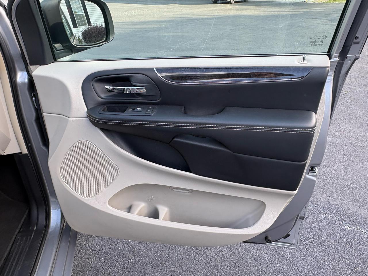 Chrysler Town & Country Touring 2016