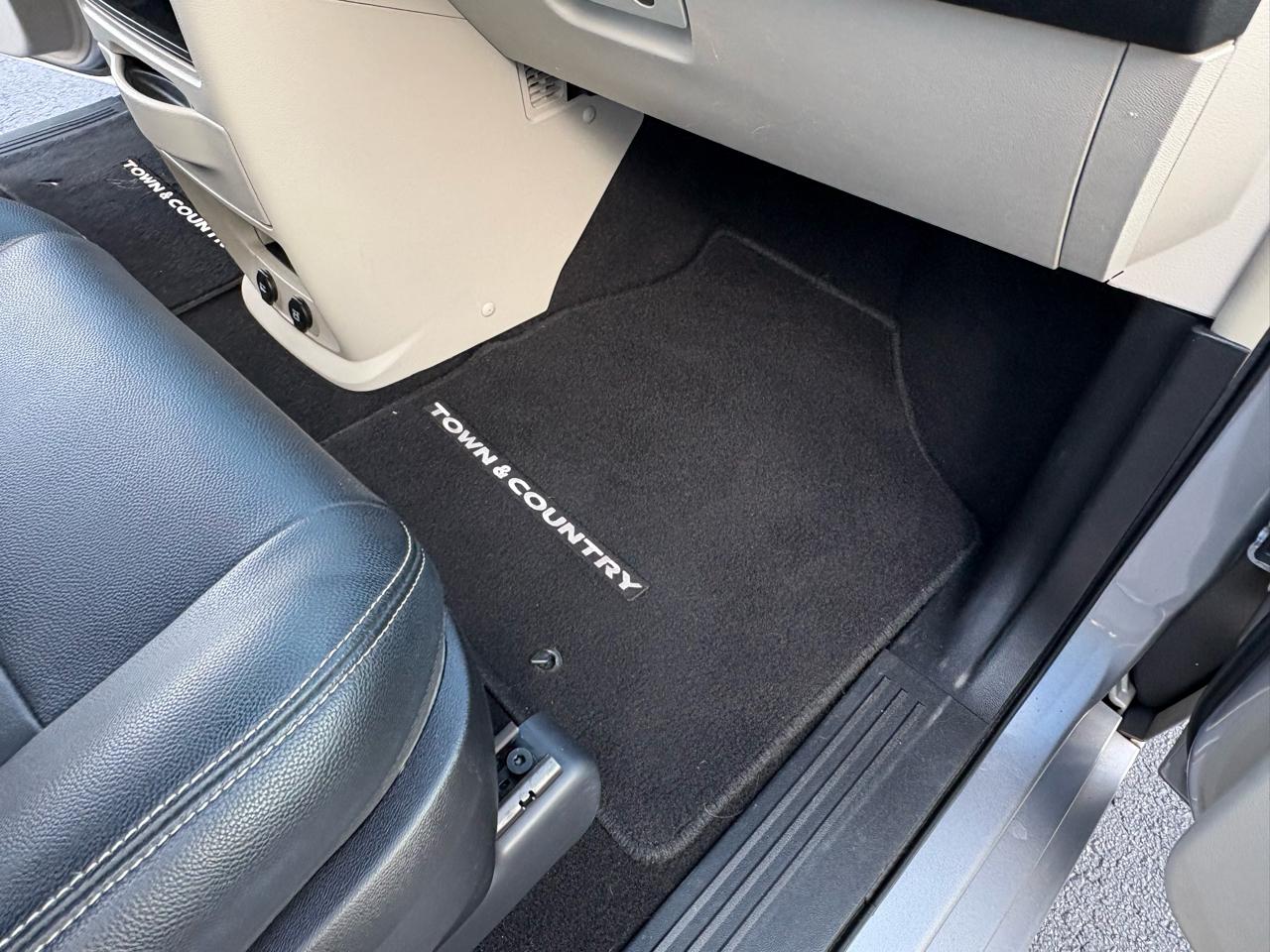 Chrysler Town & Country Touring 2016