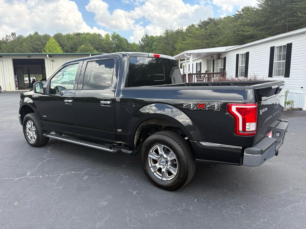 Ford F-150 XLT SuperCrew 5.5-ft. Bed 4WD 2015