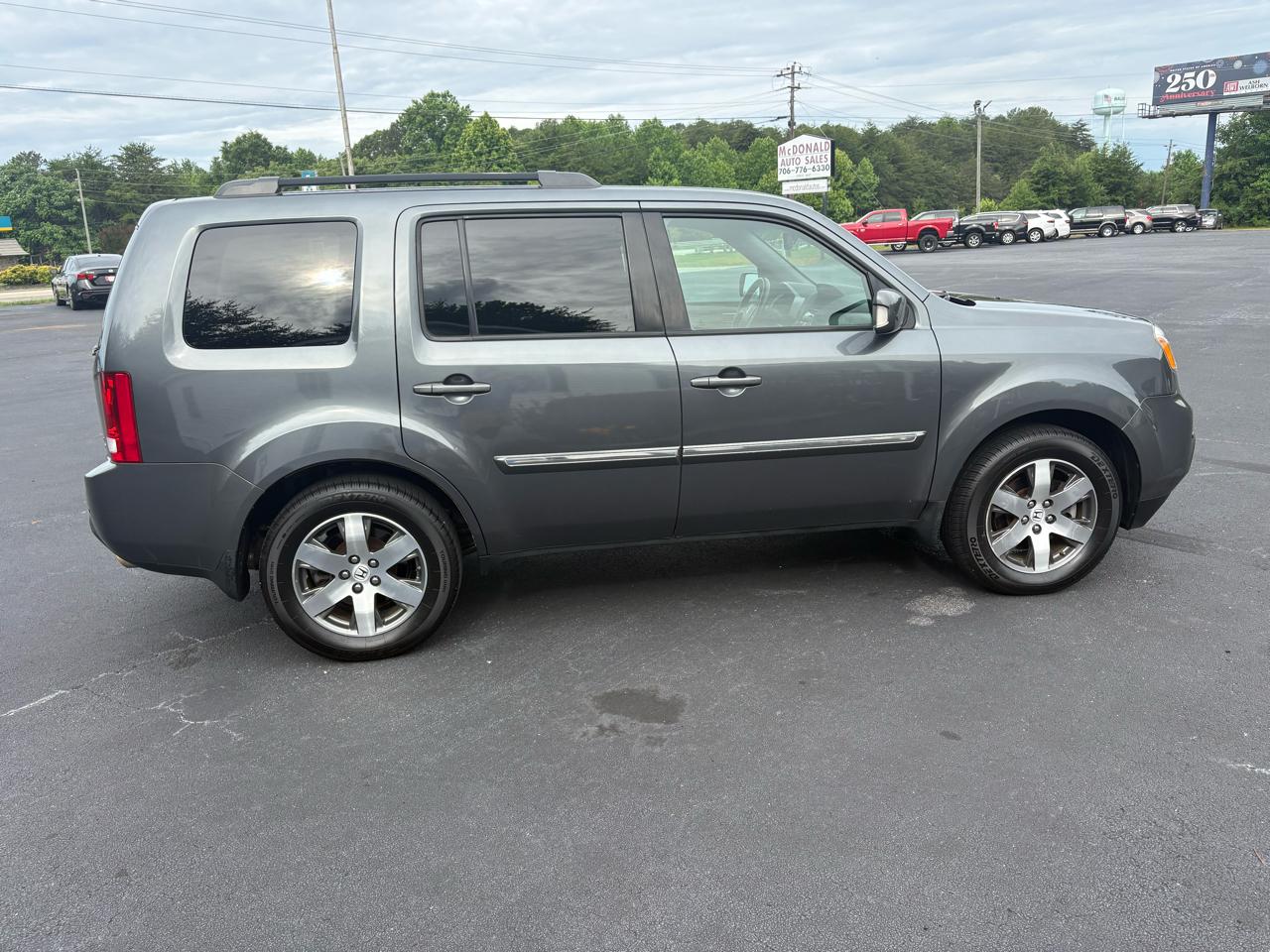 Honda Pilot Touring 4WD 5-Spd AT with DVD 2013