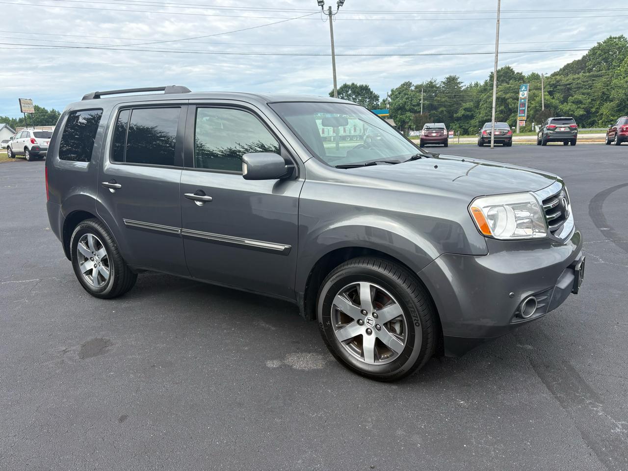 Honda Pilot Touring 4WD 5-Spd AT with DVD 2013
