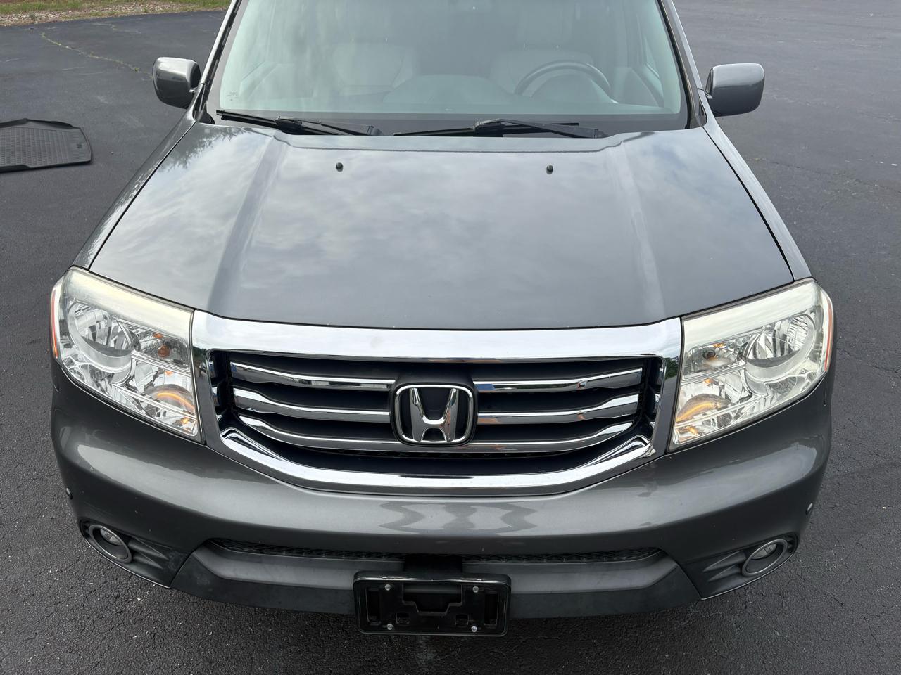 Honda Pilot Touring 4WD 5-Spd AT with DVD 2013