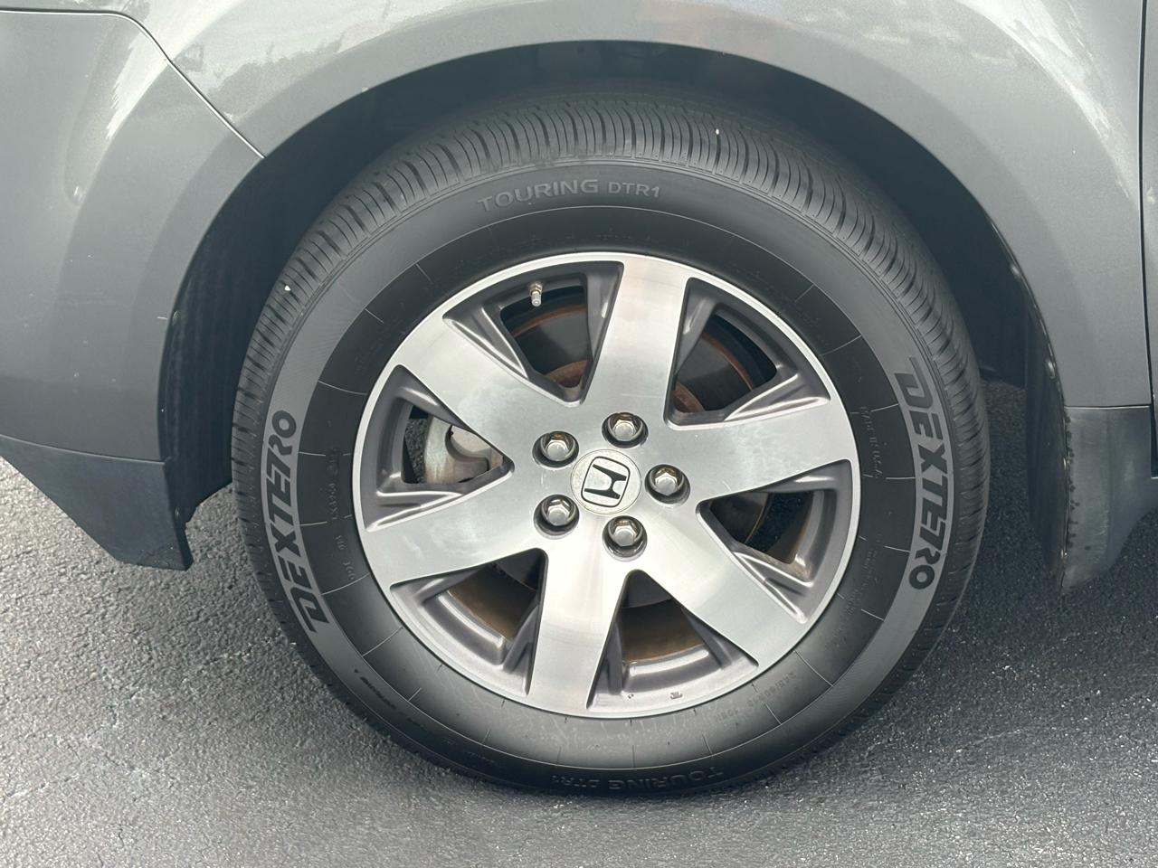 Honda Pilot Touring 4WD 5-Spd AT with DVD 2013