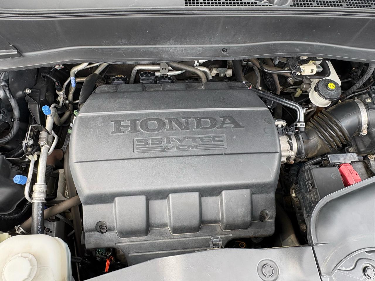 Honda Pilot Touring 4WD 5-Spd AT with DVD 2013