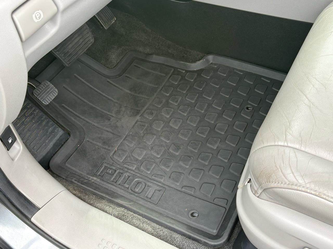 Honda Pilot Touring 4WD 5-Spd AT with DVD 2013