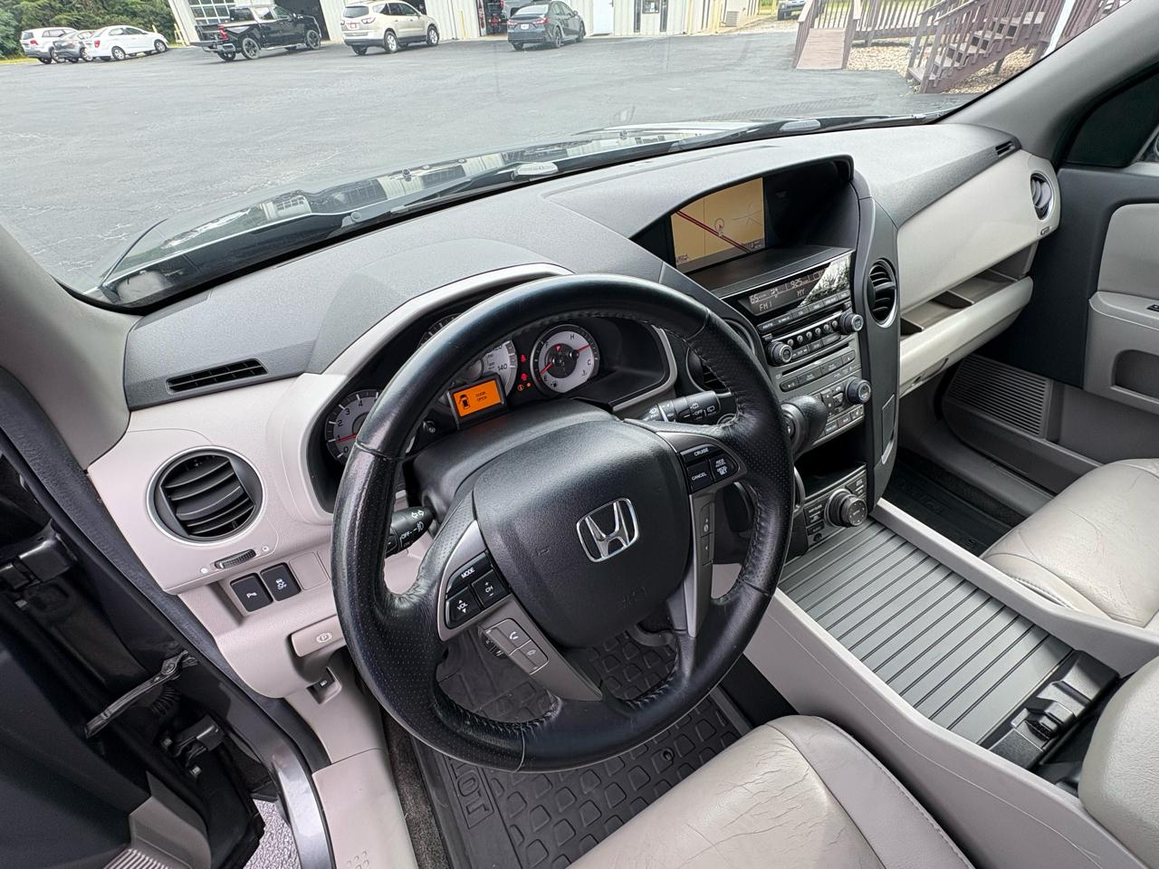 Honda Pilot Touring 4WD 5-Spd AT with DVD 2013