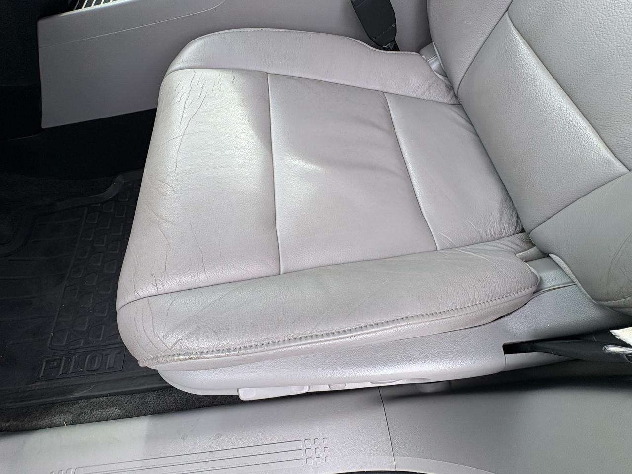 Honda Pilot Touring 4WD 5-Spd AT with DVD 2013