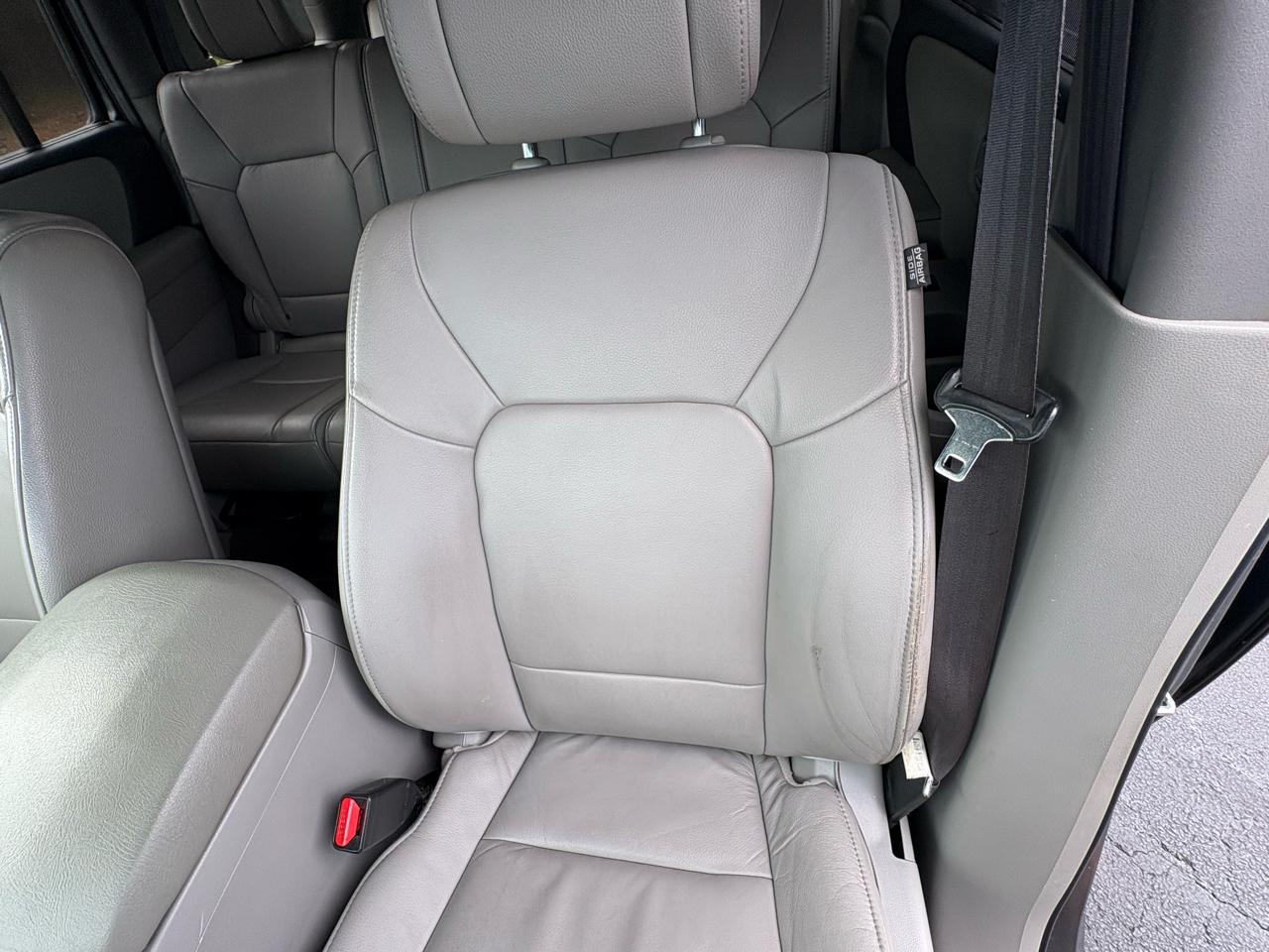 Honda Pilot Touring 4WD 5-Spd AT with DVD 2013