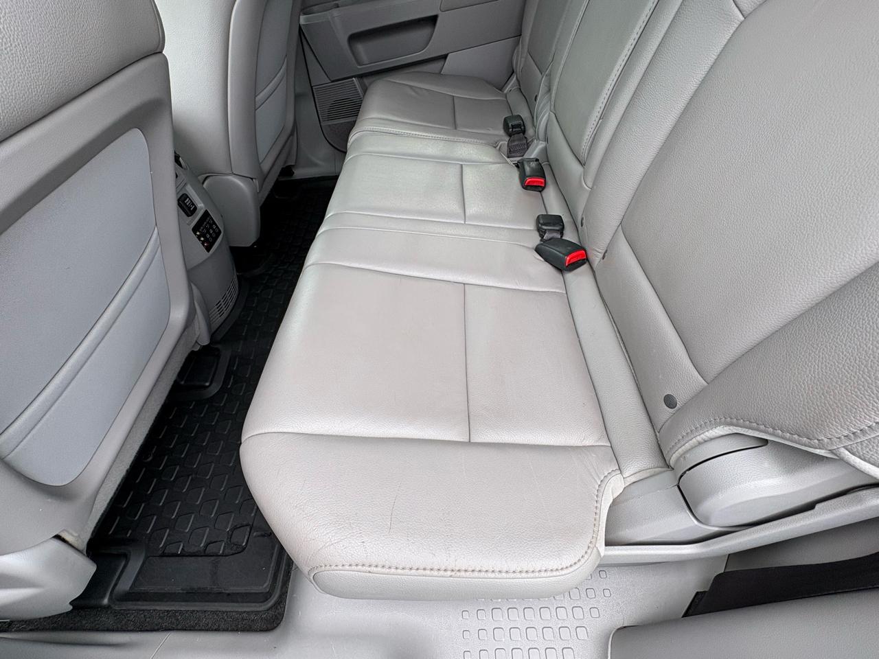 Honda Pilot Touring 4WD 5-Spd AT with DVD 2013