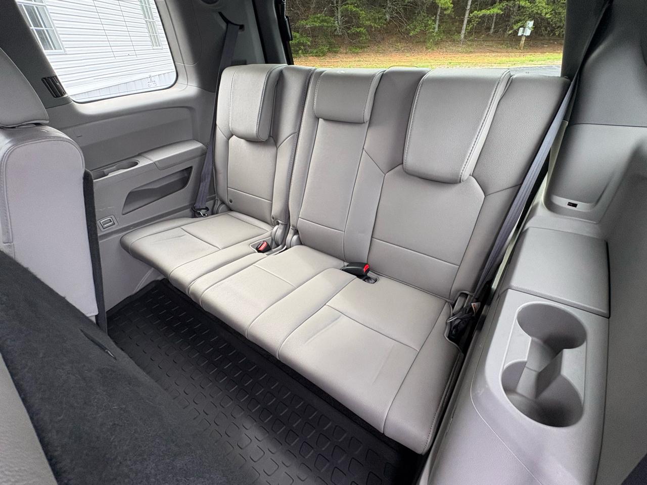 Honda Pilot Touring 4WD 5-Spd AT with DVD 2013