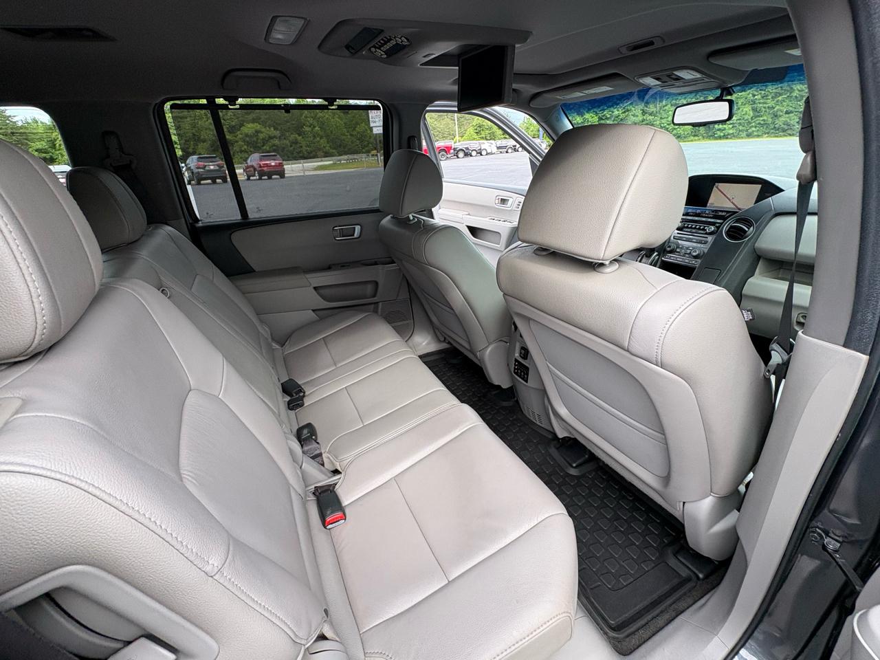 Honda Pilot Touring 4WD 5-Spd AT with DVD 2013