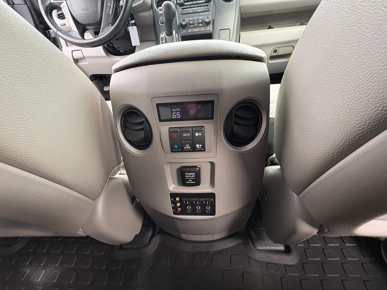 Honda Pilot Touring 4WD 5-Spd AT with DVD 2013