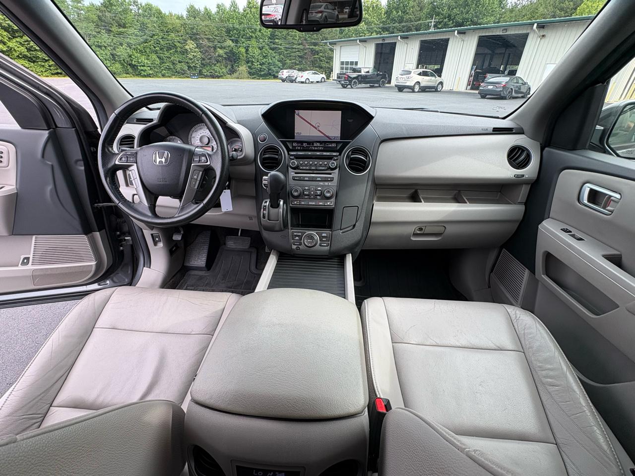 Honda Pilot Touring 4WD 5-Spd AT with DVD 2013