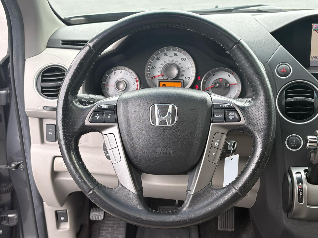 Honda Pilot Touring 4WD 5-Spd AT with DVD 2013