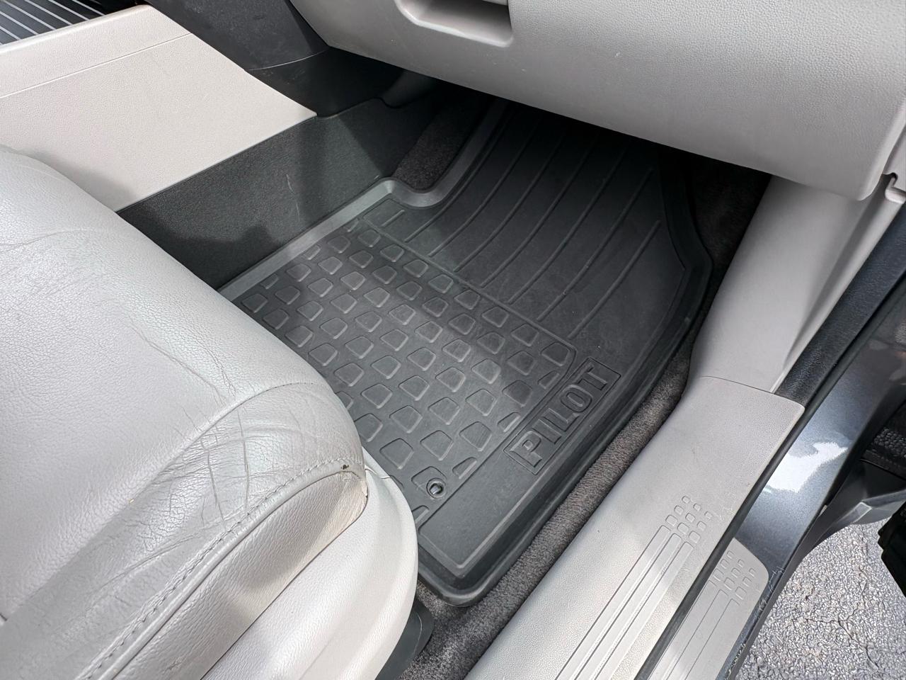 Honda Pilot Touring 4WD 5-Spd AT with DVD 2013