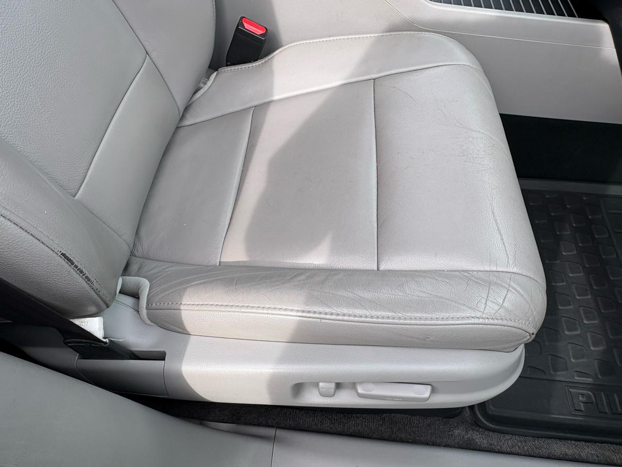 Honda Pilot Touring 4WD 5-Spd AT with DVD 2013