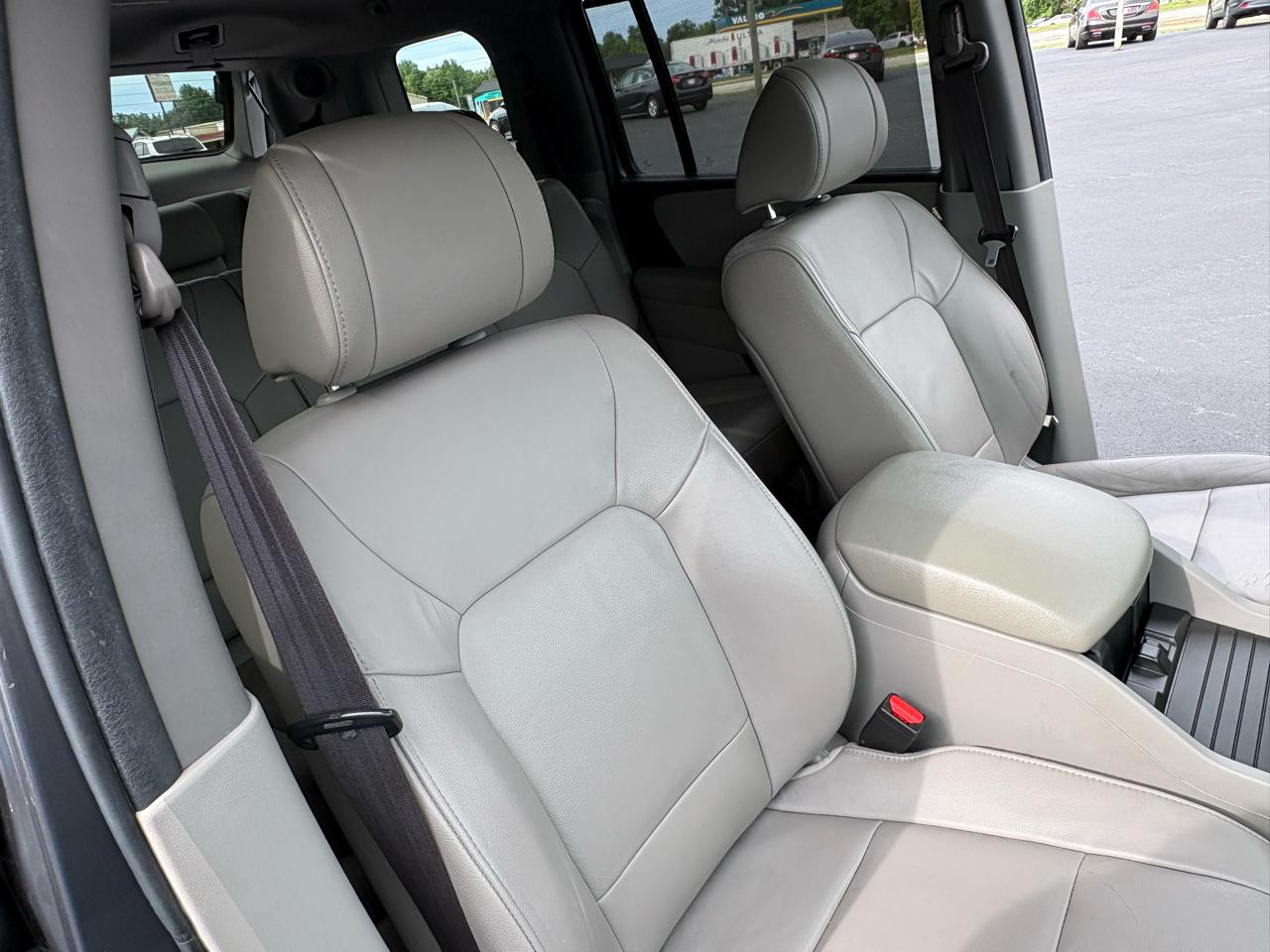 Honda Pilot Touring 4WD 5-Spd AT with DVD 2013